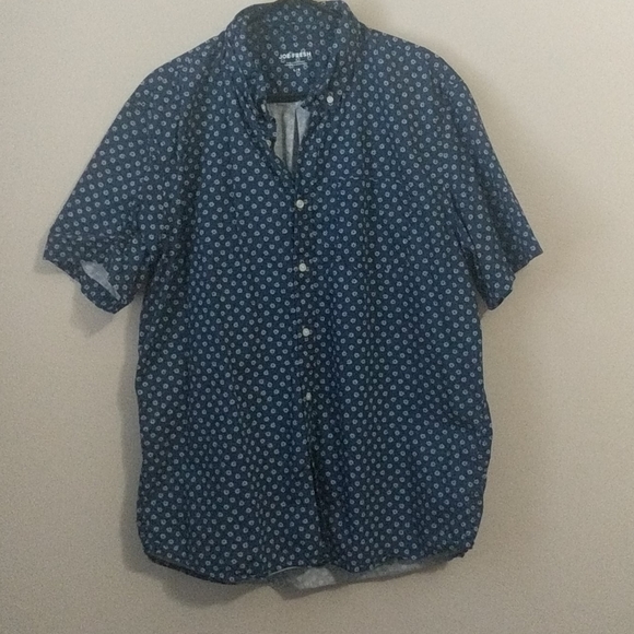 Men's button up - Picture 1 of 2